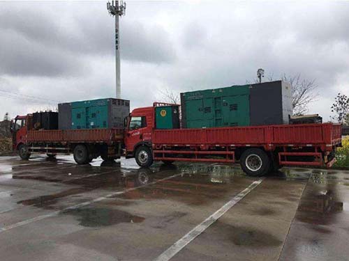 牡丹涂抹密封胶后，需要等待多长时间才能安装水冷式机油散热器密封件？